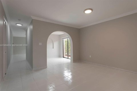 Casa en venta en Miami, Florida, 3 dormitorios, 156.26 m2 № 2029597 - foto 4