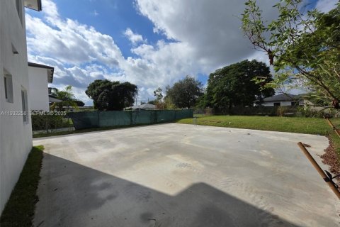 Casa en alquiler en Miami, Florida, 3 dormitorios № 1992344 - foto 14