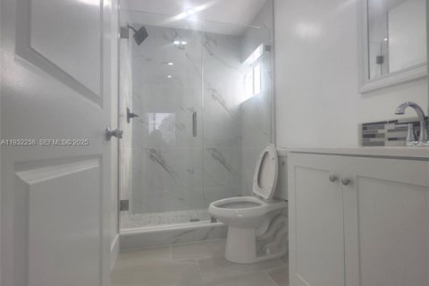 Casa en alquiler en Miami, Florida, 3 dormitorios № 1992344 - foto 11