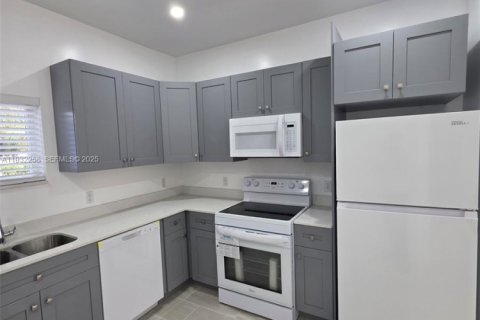 Casa en alquiler en Miami, Florida, 3 dormitorios № 1992344 - foto 5