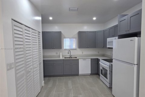 Casa en alquiler en Miami, Florida, 3 dormitorios № 1992344 - foto 6