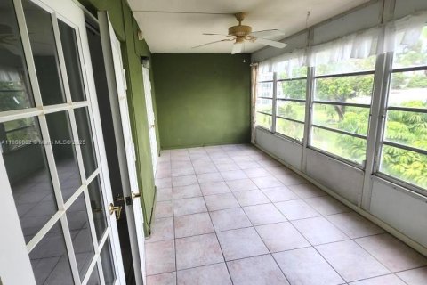 Condo in West Palm Beach, Florida, 2 bedrooms  № 1893500 - photo 17
