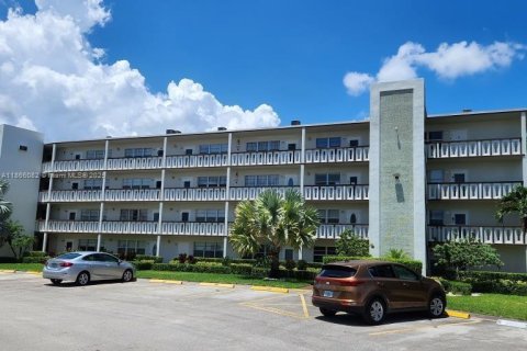 Condo in West Palm Beach, Florida, 2 bedrooms  № 1893500 - photo 1