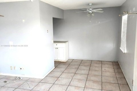 Condo in West Palm Beach, Florida, 2 bedrooms  № 1893500 - photo 6