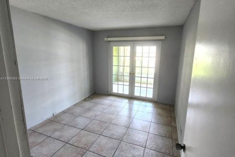Condo in West Palm Beach, Florida, 2 bedrooms  № 1893500 - photo 16