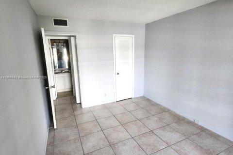 Condo in West Palm Beach, Florida, 2 bedrooms  № 1893500 - photo 15