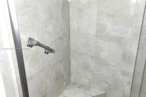 Condo in West Palm Beach, Florida, 2 bedrooms  № 1893500 - photo 10
