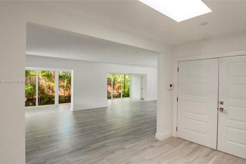 House in Coral Gables, Florida 3 bedrooms, 162.02 sq.m. № 1713497 - photo 14