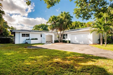 House in Coral Gables, Florida 3 bedrooms, 162.02 sq.m. № 1713497 - photo 3
