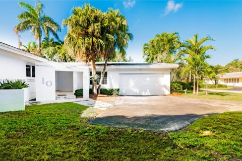 House in Coral Gables, Florida 3 bedrooms, 162.02 sq.m. № 1713497 - photo 4