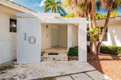 House in Coral Gables, Florida 3 bedrooms, 162.02 sq.m. № 1713497 - photo 5