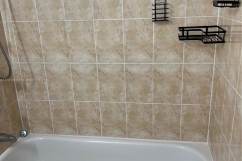 Купить кондоминиум в Майами, Флорида 2 спальни, 87.33м2, № 1870022 - фото 15