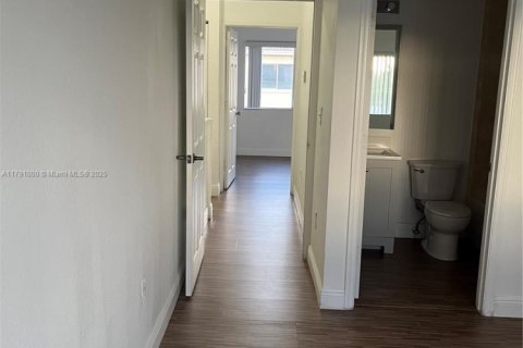 Купить кондоминиум в Майами, Флорида 2 спальни, 87.33м2, № 1870022 - фото 10