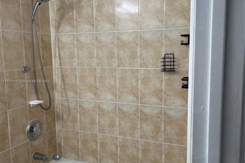Купить кондоминиум в Майами, Флорида 2 спальни, 87.33м2, № 1870022 - фото 17