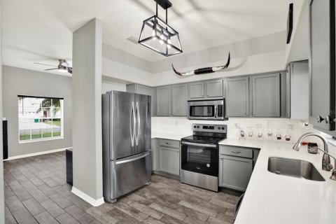 House in Wesley Chapel, Florida 3 bedrooms, 162.11 sq.m. № 2396826 - photo 6