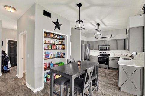 House in Wesley Chapel, Florida 3 bedrooms, 162.11 sq.m. № 2396826 - photo 9
