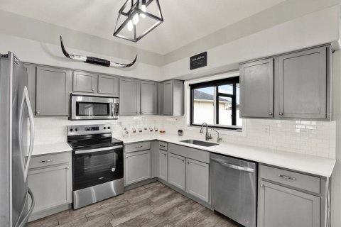 House in Wesley Chapel, Florida 3 bedrooms, 162.11 sq.m. № 2396826 - photo 7