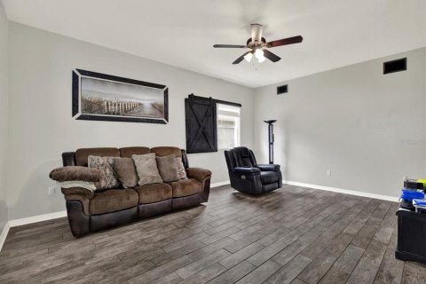 House in Wesley Chapel, Florida 3 bedrooms, 162.11 sq.m. № 2396826 - photo 13