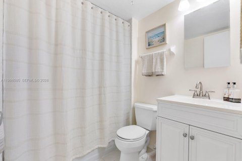 Condominio en venta en Oakland Park, Florida, 2 dormitorios, 90.58 m2 № 2044827 - foto 16