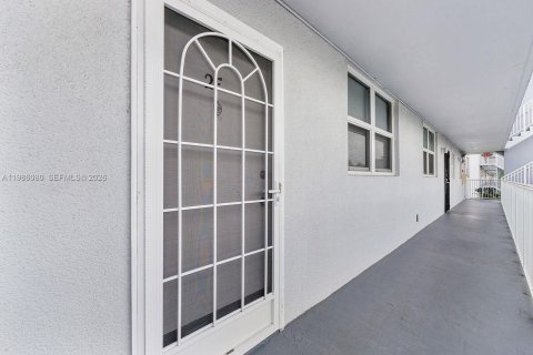 Condominio en venta en Oakland Park, Florida, 2 dormitorios, 90.58 m2 № 2044827 - foto 22