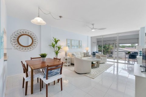 Condominio en Oakland Park, Florida, 2 dormitorios  № 2044827