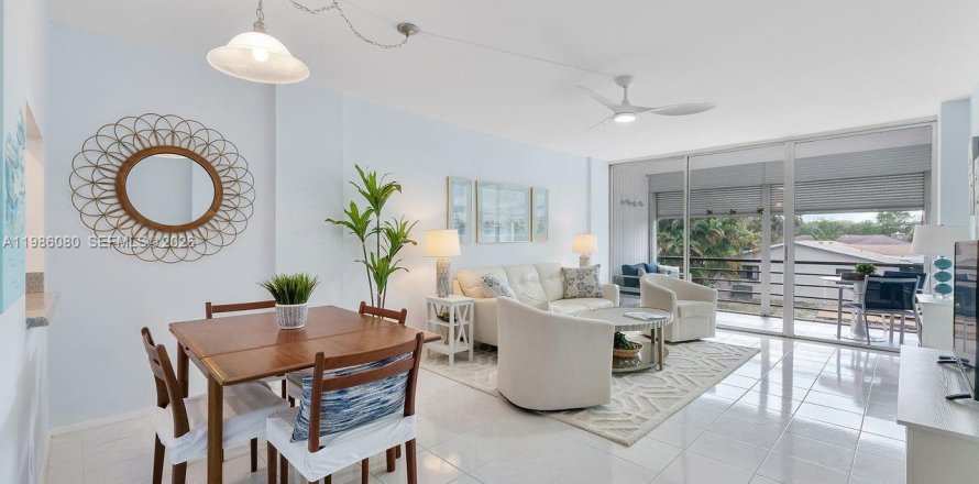 Condominio en Oakland Park, Florida, 2 dormitorios  № 2044827