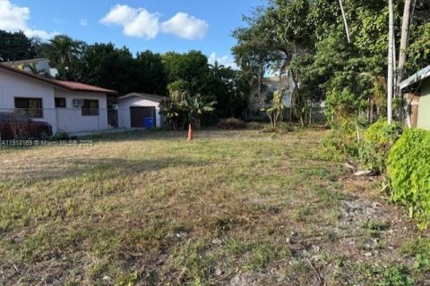 Commercial property in Miami, Florida № 1973007 - photo 2