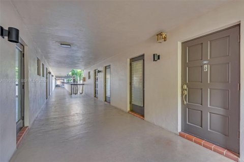 Copropriété à vendre à Hollywood, Floride: 2 chambres, 89.28 m2 № 2089294 - photo 2
