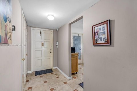 Copropriété à vendre à Hollywood, Floride: 2 chambres, 89.28 m2 № 2089294 - photo 5