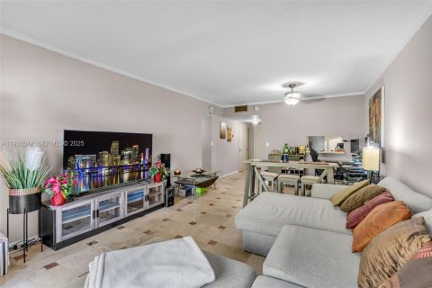 Copropriété à vendre à Hollywood, Floride: 2 chambres, 89.28 m2 № 2089294 - photo 9