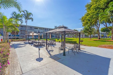 Copropriété à vendre à Hollywood, Floride: 2 chambres, 89.28 m2 № 2089294 - photo 25