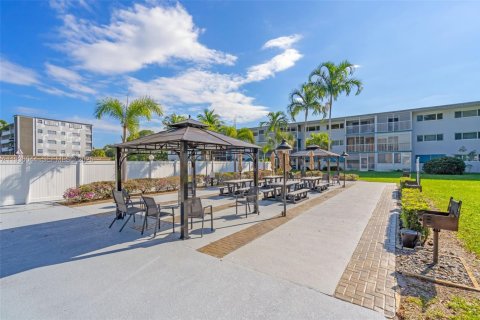 Copropriété à vendre à Hollywood, Floride: 2 chambres, 89.28 m2 № 2089294 - photo 26