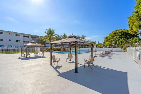 Copropriété à vendre à Hollywood, Floride: 2 chambres, 89.28 m2 № 2089294 - photo 24