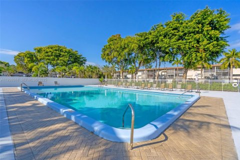 Copropriété à vendre à Hollywood, Floride: 2 chambres, 89.28 m2 № 2089294 - photo 23