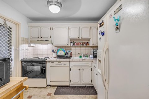 Copropriété à vendre à Hollywood, Floride: 2 chambres, 89.28 m2 № 2089294 - photo 6