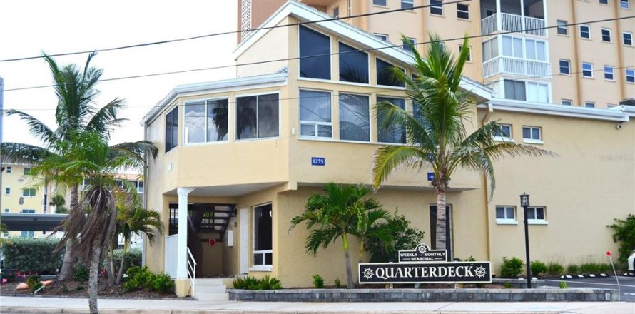 Commercial property in Venice, Florida 2 bedrooms, 72.93 sq.m. № 1906387