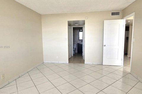 Снять в аренду кондоминиум в Норт-Майами-Бич, Флорида 1 спальня, 73.39м2, № 1956419 - фото 11