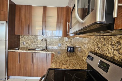 Снять в аренду кондоминиум в Норт-Майами-Бич, Флорида 1 спальня, 73.39м2, № 1956419 - фото 8