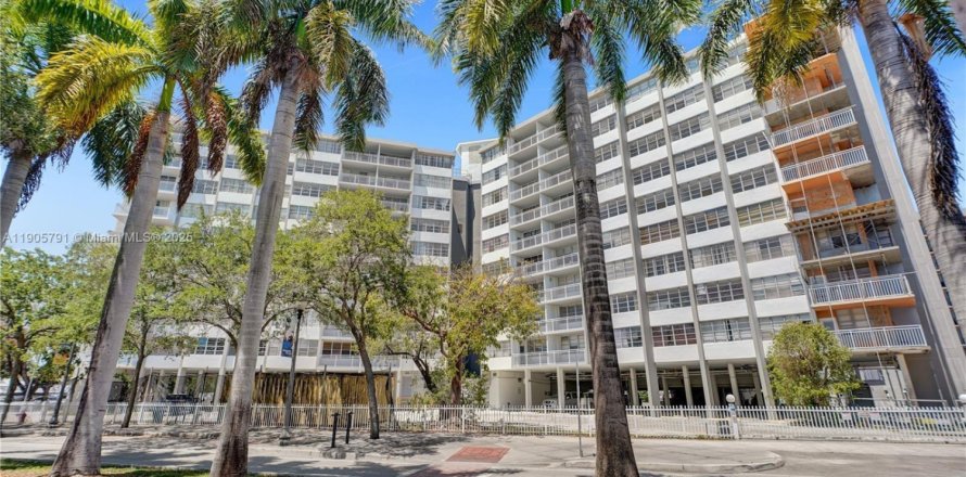 Кондоминиум с 1 спальней в Норт-Майами-Бич, Флорида № 1956419