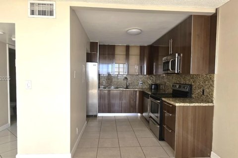 Снять в аренду кондоминиум в Норт-Майами-Бич, Флорида 1 спальня, 73.39м2, № 1956419 - фото 6