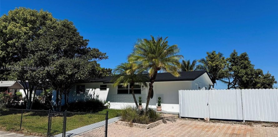 Дом в Хомстед, Флорида 3 спальни, 98.29м2 № 2033960