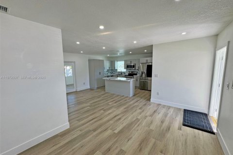 Купить виллу или дом в Хомстед, Флорида 3 спальни, 98.29м2, № 2033960 - фото 5