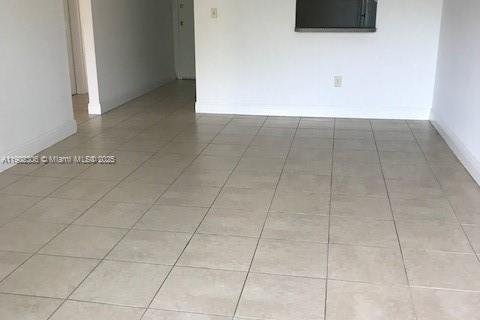 Copropriété à louer à Doral, Floride: 1 chambre, 75.25 m2 № 1954566 - photo 3