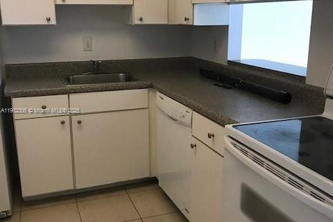 Copropriété à louer à Doral, Floride: 1 chambre, 75.25 m2 № 1954566 - photo 2