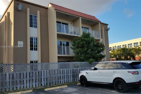 Copropriété à louer à Doral, Floride: 1 chambre, 75.25 m2 № 1954566 - photo 1