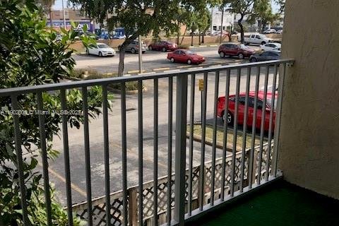 Copropriété à louer à Doral, Floride: 1 chambre, 75.25 m2 № 1954566 - photo 6