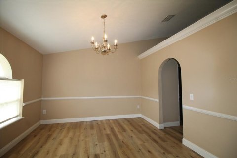 Снять в аренду виллу или дом в Норт-Порт, Флорида 8 комнат, 205.96м2, № 1854026 - фото 4