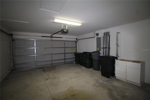 Снять в аренду виллу или дом в Норт-Порт, Флорида 8 комнат, 205.96м2, № 1854026 - фото 16