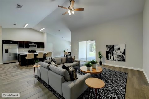House in Port St. Lucie, Florida 4 bedrooms, 177.91 sq.m. № 2179999 - photo 2