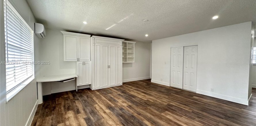 Studio à Hallandale Beach, Floride № 1989501